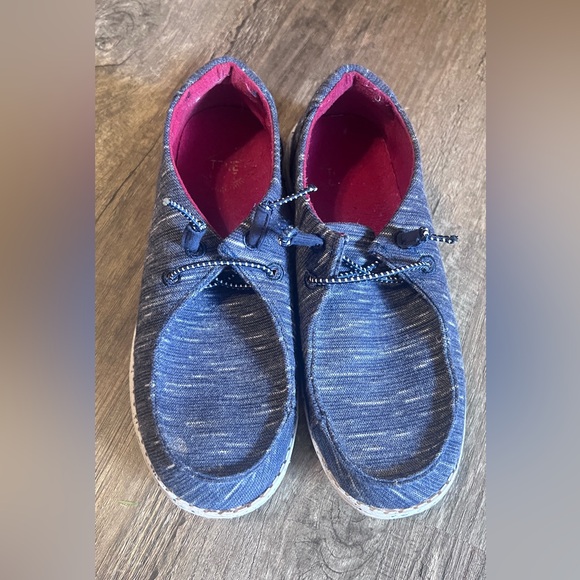 FINAL PRICE True Craft Shoes - Picture 1 of 4